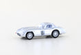 Charger l'image dans la visionneuse de la galerie, Mercedes Benz 300 SLR Uhlenhaut Mercedes-Benz 300 SLR Uhlenhaut Coupé, argent, bleu - 1/87Coupé, argent, intérieur rouge, échelle 1/87