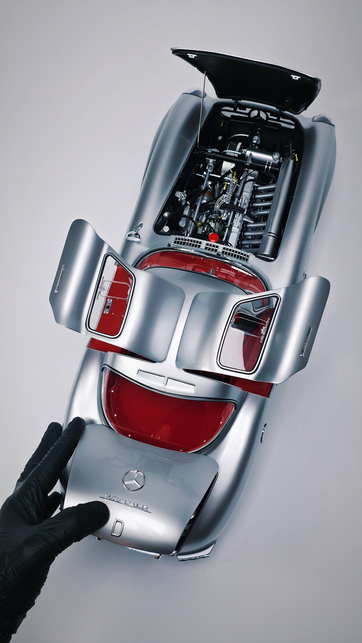 LEGRAND Mercedes-Benz 300 SLR ''Uhlenhaut Coupé'' Bausatz Maßstab 1/8 "The Red"