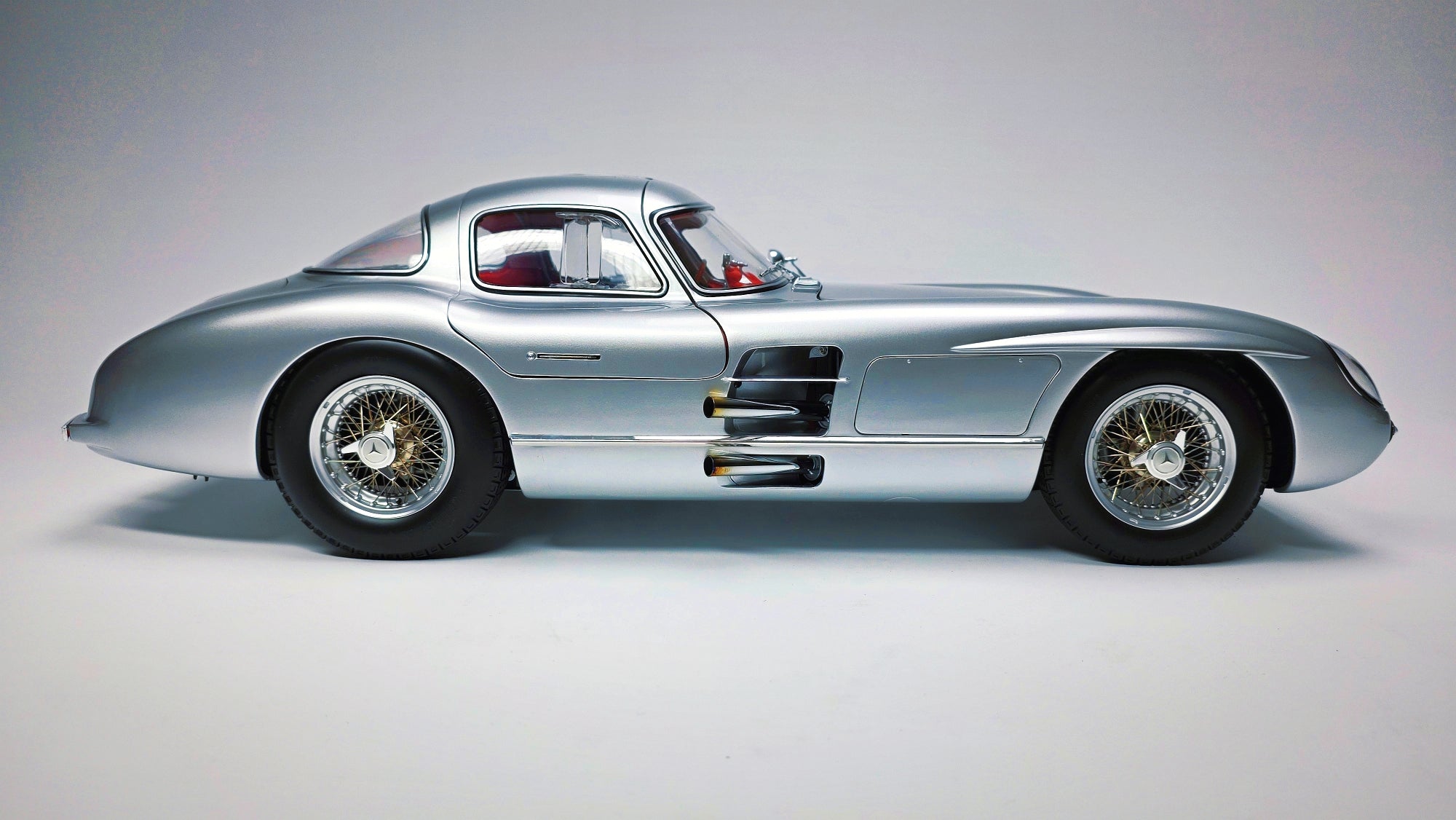 LEGRAND Mercedes-Benz 300 SLR « Uhlenhaut Coupé » Kit échelle 1/8 « The Red »