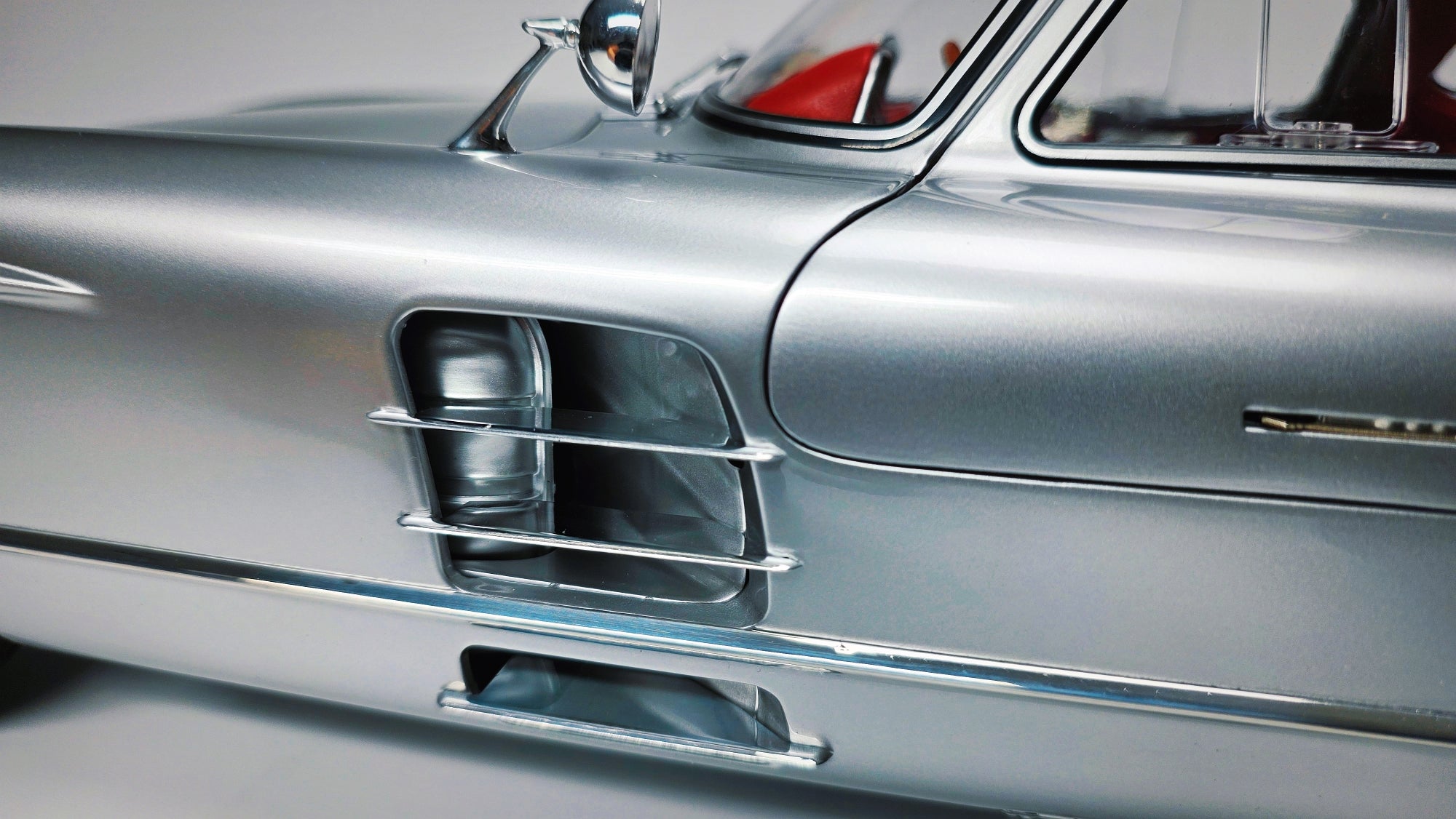 LEGRAND Mercedes-Benz 300 SLR « Uhlenhaut Coupé » Kit échelle 1/8 « The Red »