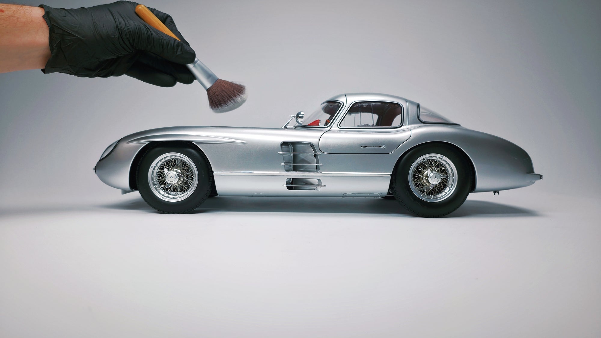 LEGRAND Mercedes-Benz 300 SLR « Uhlenhaut Coupé » Kit échelle 1/8 « The Red »