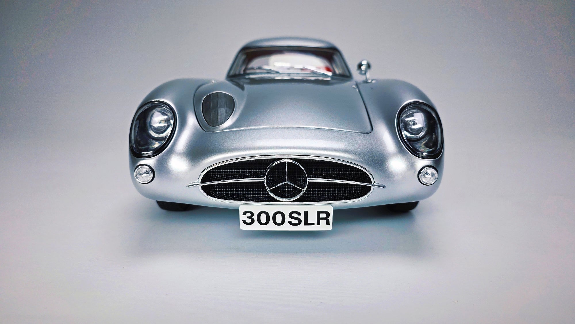 LEGRAND Mercedes-Benz 300 SLR « Uhlenhaut Coupé » Kit échelle 1/8 « The Red »