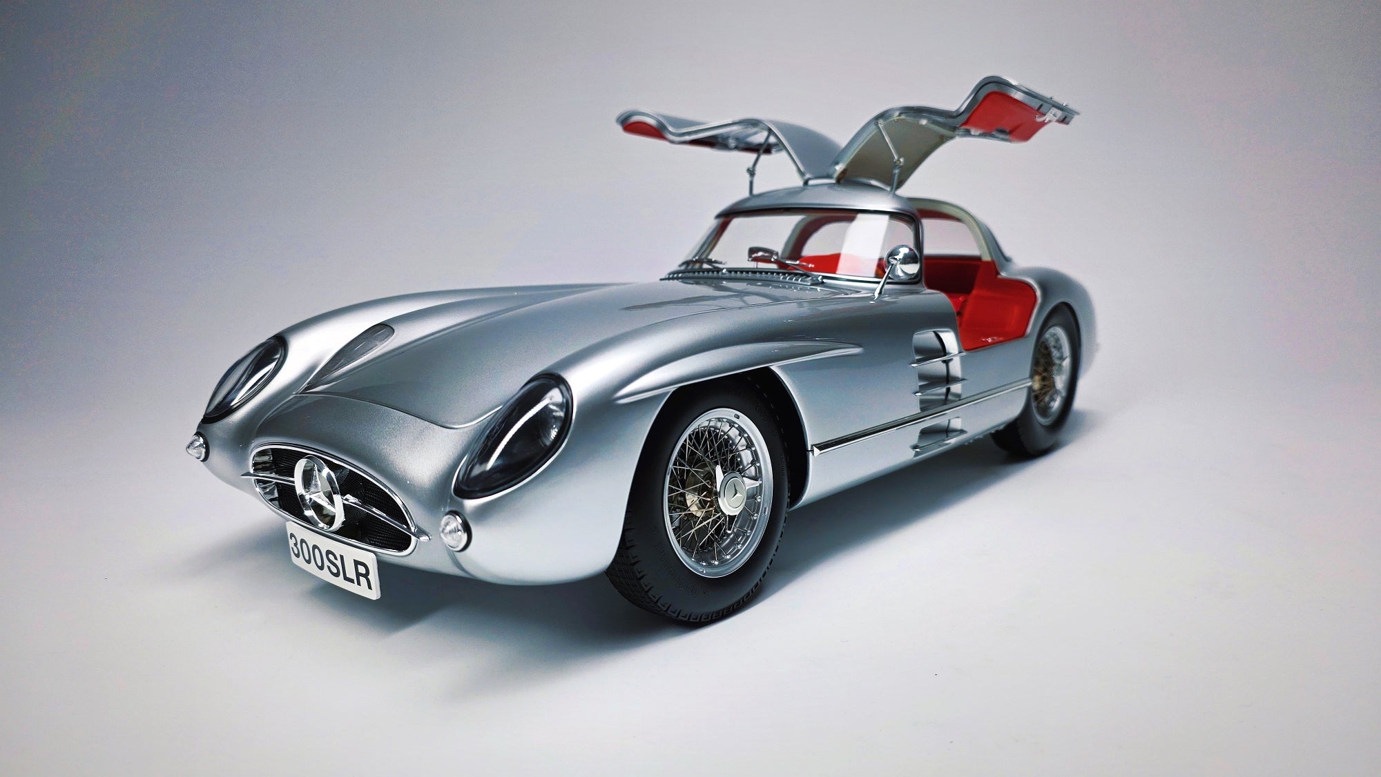 LEGRAND Mercedes-Benz 300 SLR « Uhlenhaut Coupé » Kit échelle 1/8 « The Red »