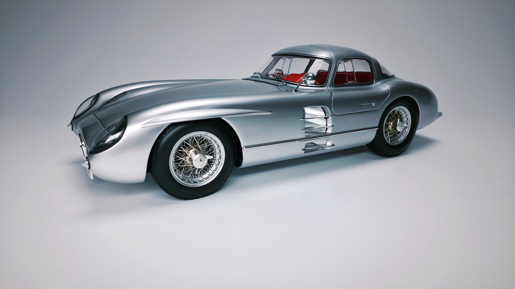 LEGRAND Mercedes-Benz 300 SLR « Uhlenhaut Coupé » Kit échelle 1/8 « The Red »