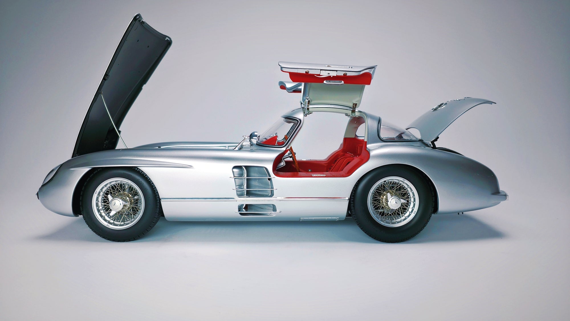 LEGRAND Mercedes-Benz 300 SLR « Uhlenhaut Coupé » Kit échelle 1/8 « The Red »