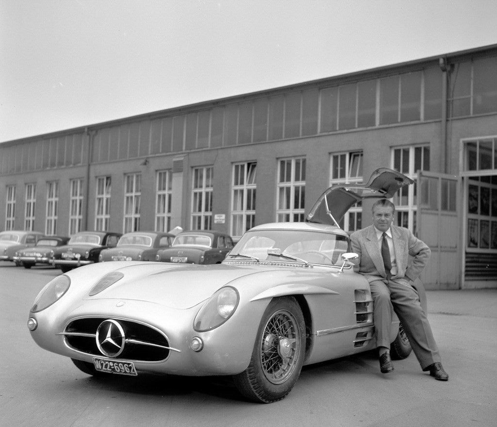 Mercedes Benz 300 SLR Uhlenhaut Mercedes-Benz 300 SLR Uhlenhaut Coupé, argent, bleu - 1/87Coupé, argent, intérieur rouge, échelle 1/87