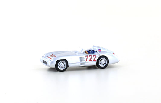 Mercedes Benz 300 SLR Roadster, No. 722 silver, 2 display stands, Scale 1/87