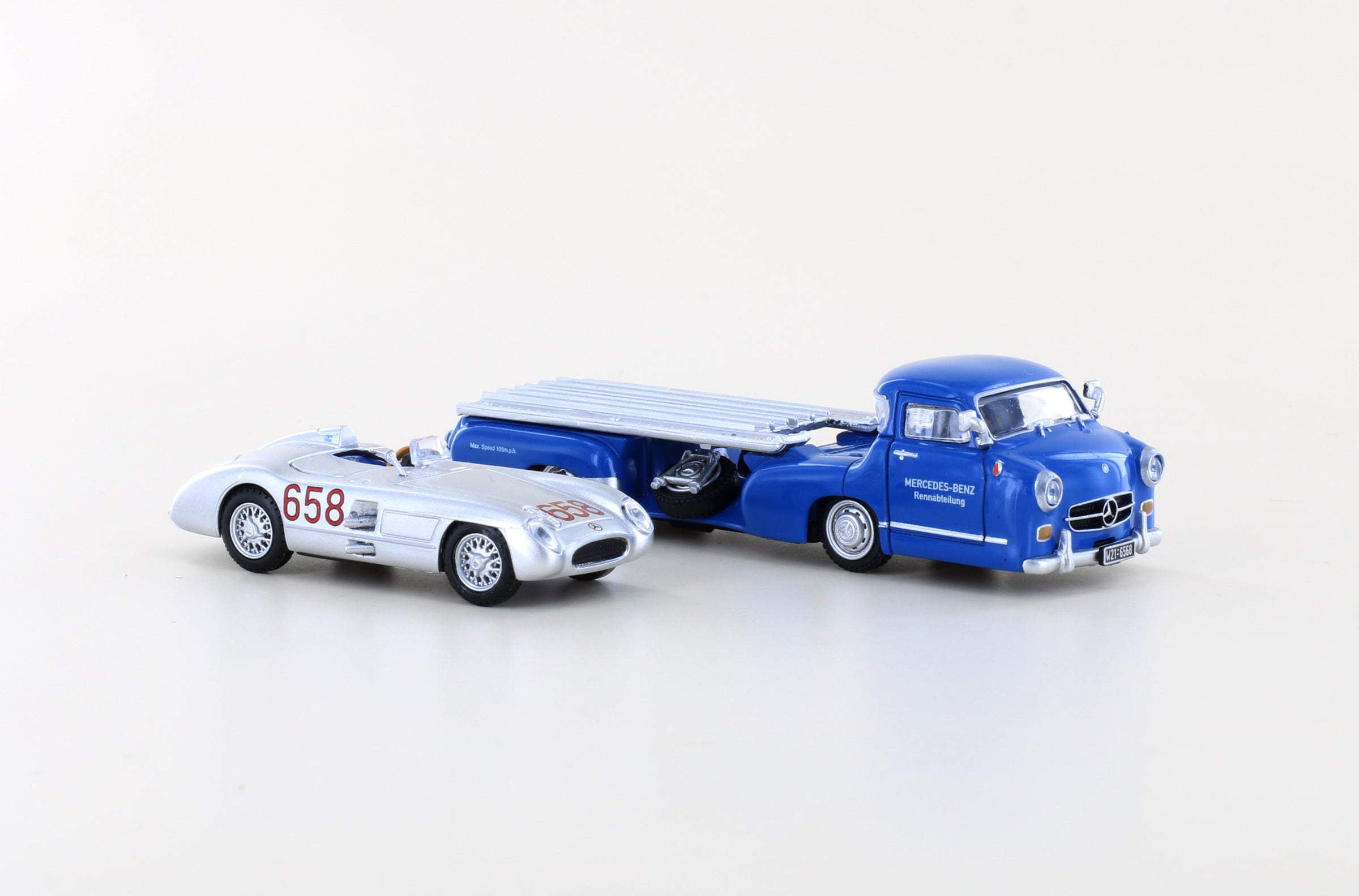 Transporteur Mercedes-Benz avec 300 SLR J.M. Fangio 658, échelle 1/87